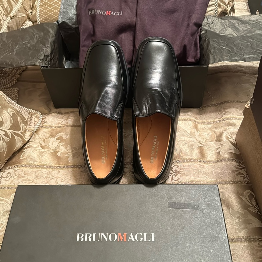Brand new Bruno Magli men’s leather loafers size 10.5 M